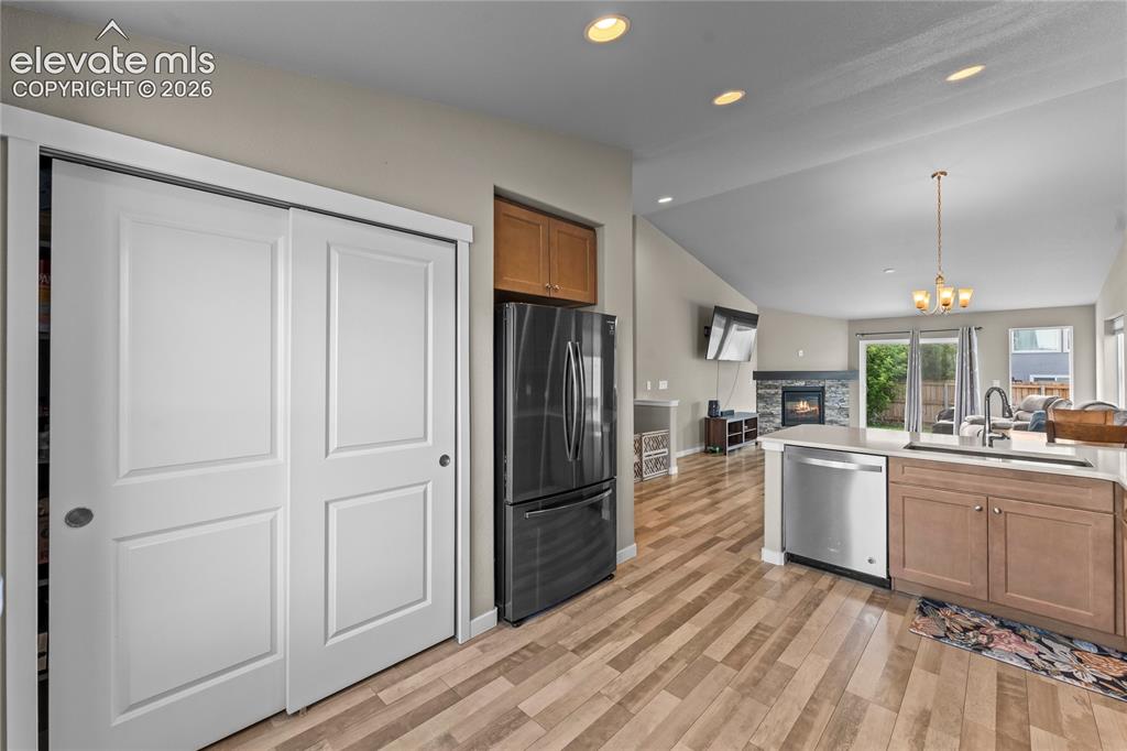 Image 10 of 33: Kitchen