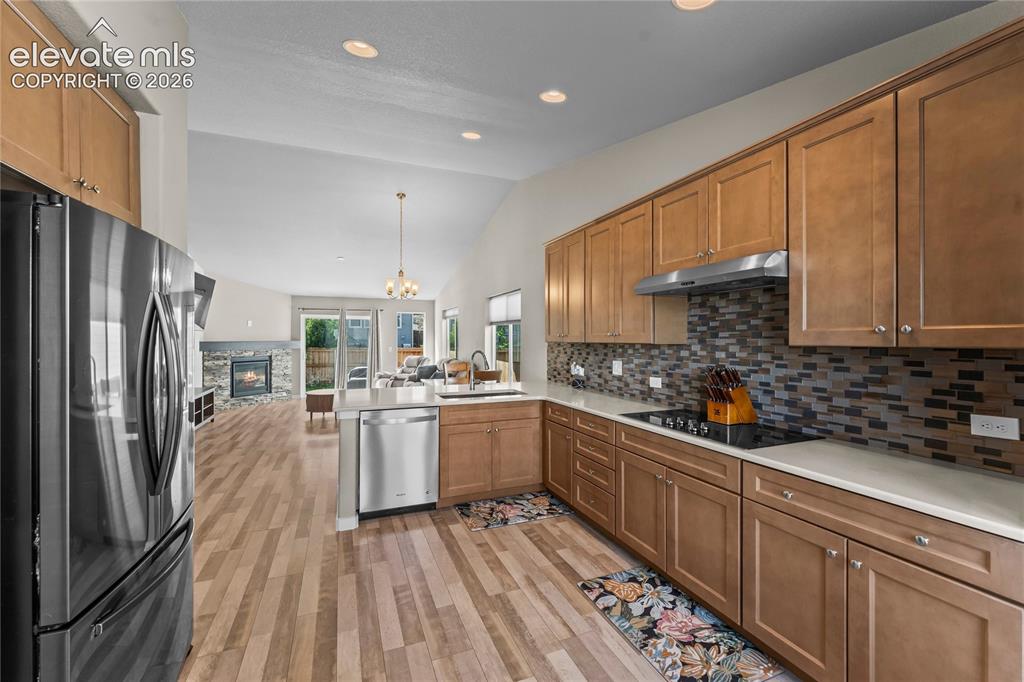 Image 11 of 33: Kitchen