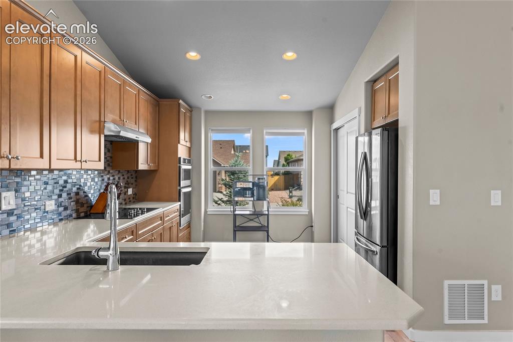 Image 6 of 33: Kitchen