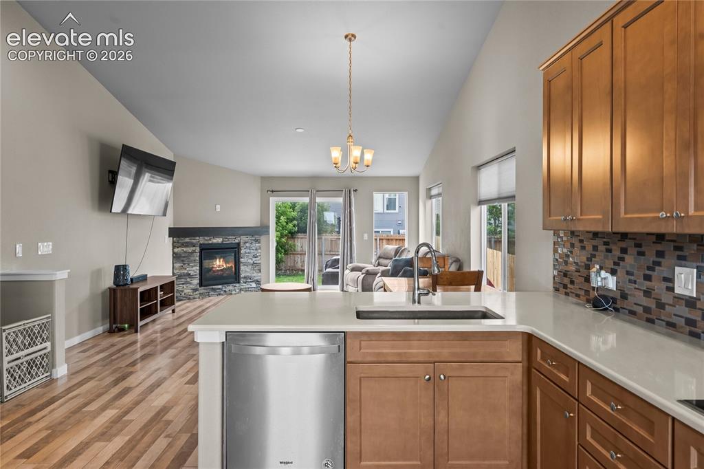 Image 8 of 33: Kitchen