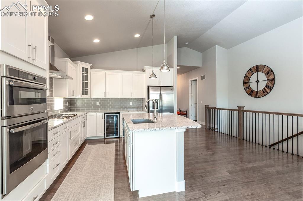 Image 13 of 46: Kitchen