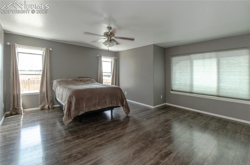 Image 14 of 42: Bedroom