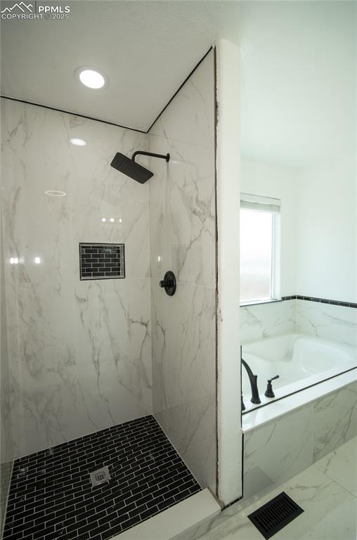 Image 17 of 42: Bathroom