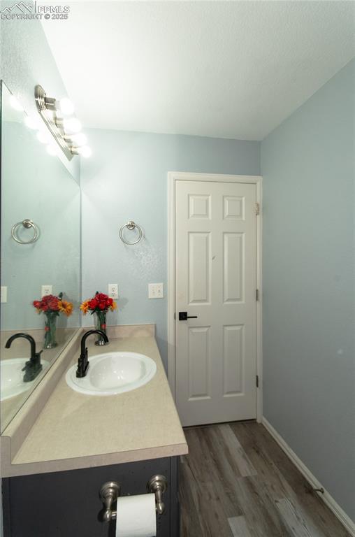 Image 24 of 42: Bathroom