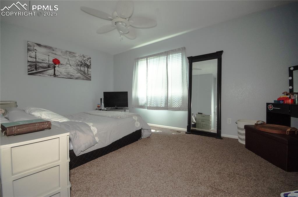 Image 25 of 42: Bedroom