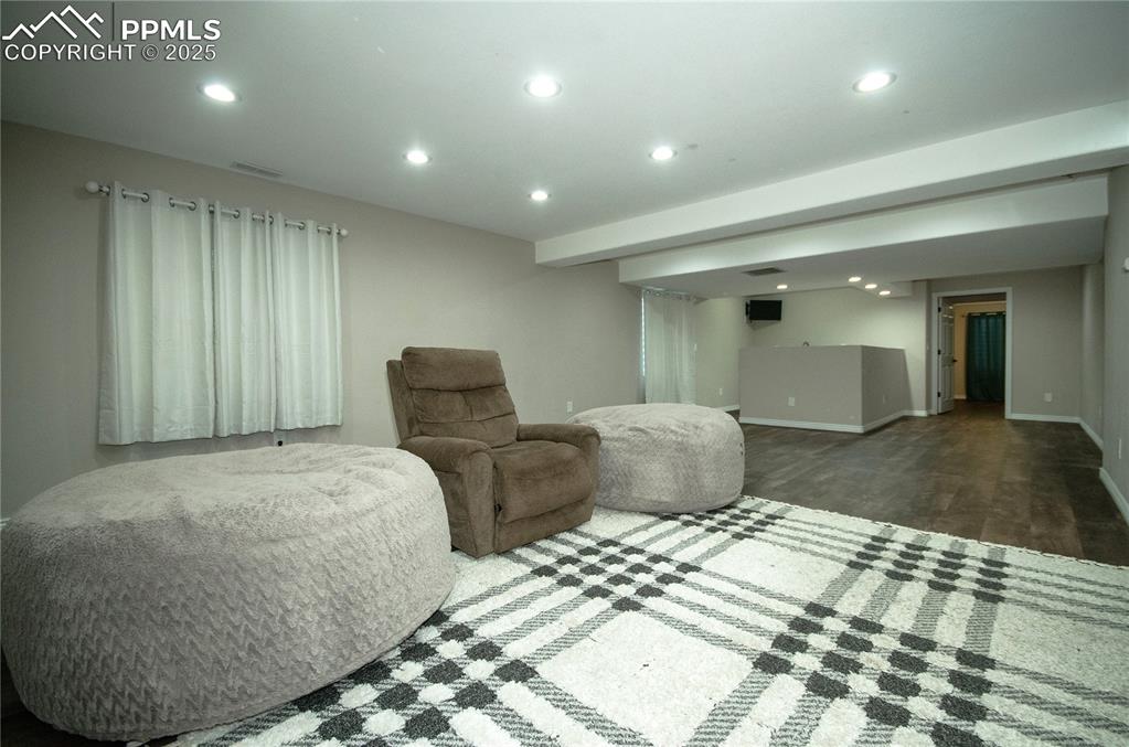 Image 27 of 42: Sitting Room