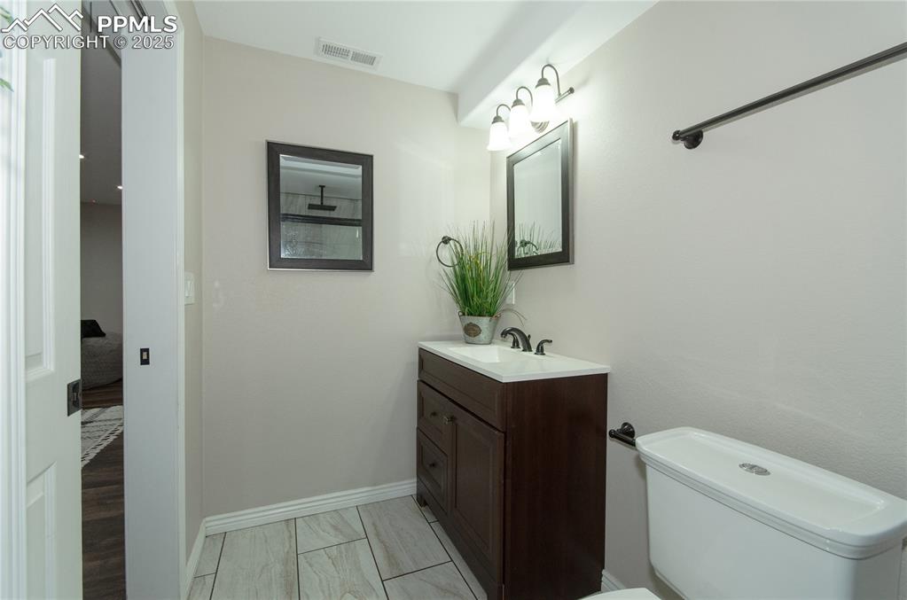 Image 29 of 42: Bathroom