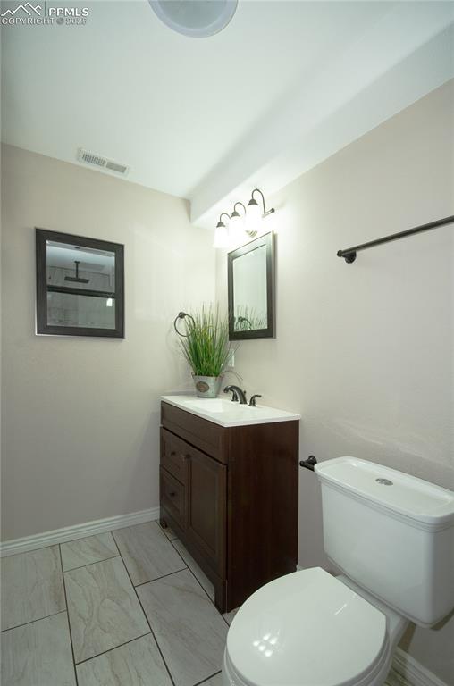 Image 31 of 42: Bathroom