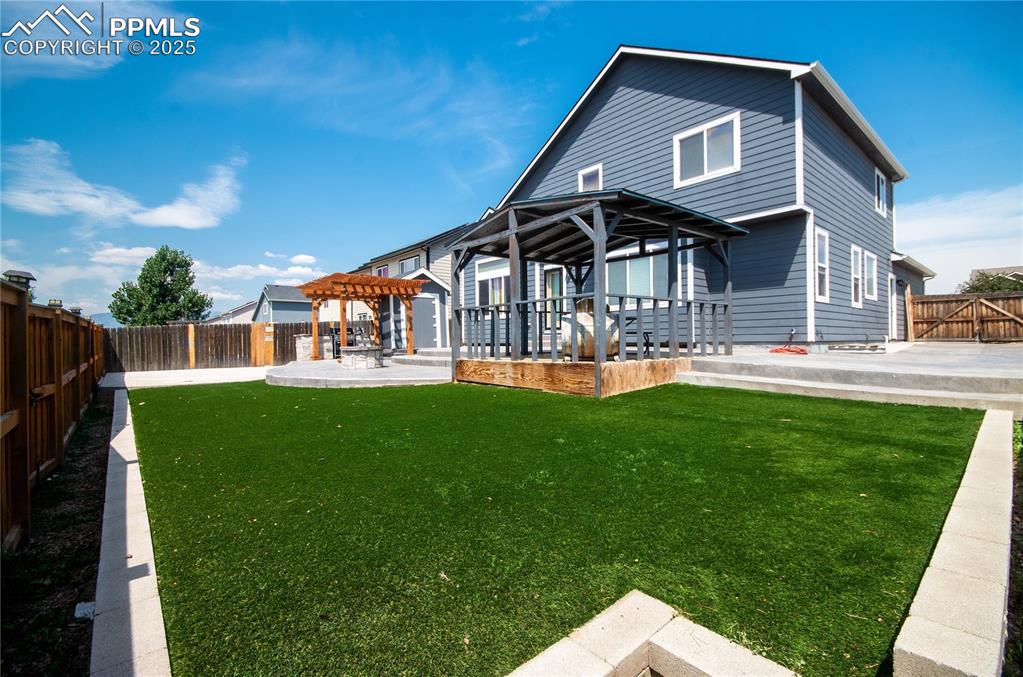 Image 35 of 42: Back of Structure