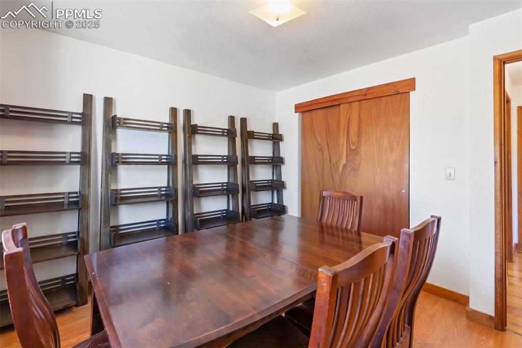 Image 13 of 42: Dining Area