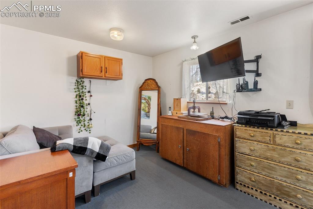 Image 20 of 42: Family Room