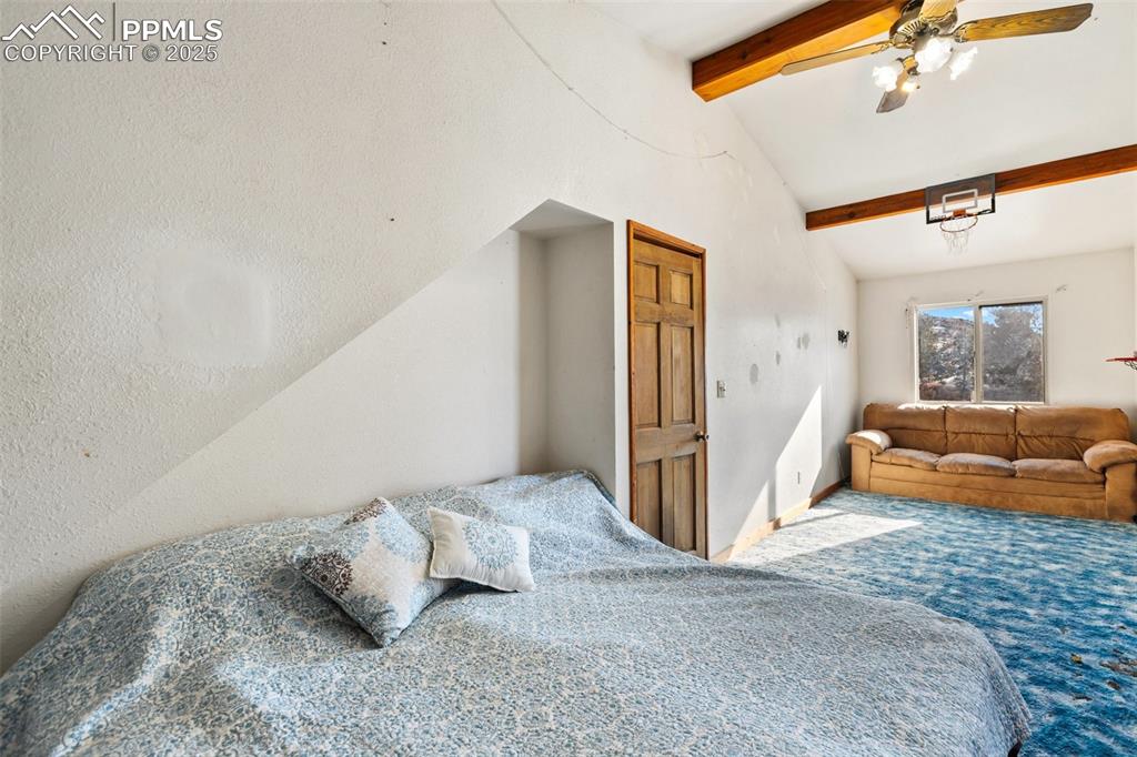 Image 26 of 42: Bedroom