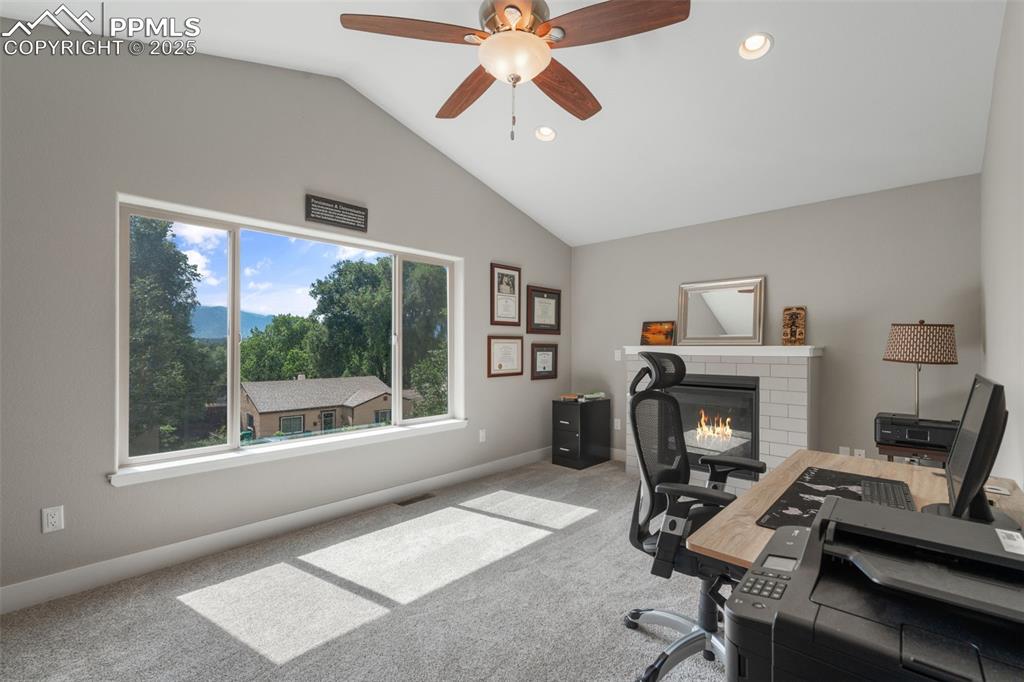 Image 19 of 48: Family Room