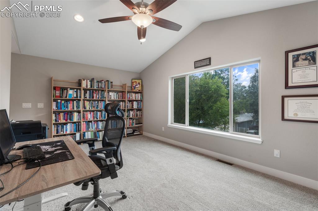 Image 22 of 48: Family Room