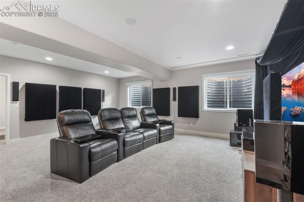Image 32 of 48: Family Room