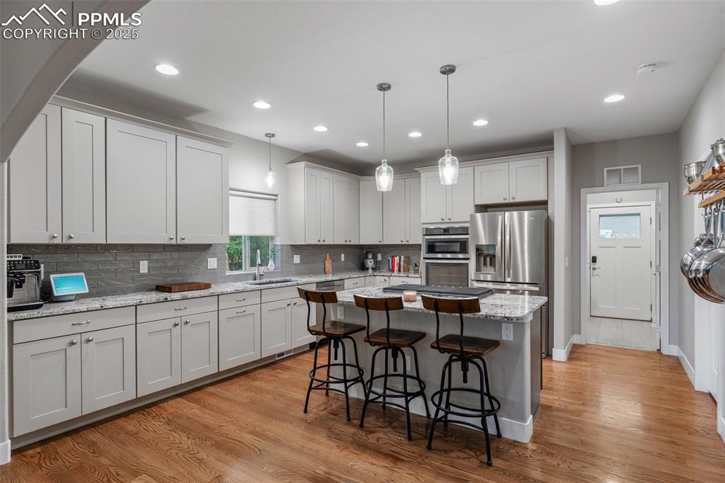 Image 7 of 48: Kitchen