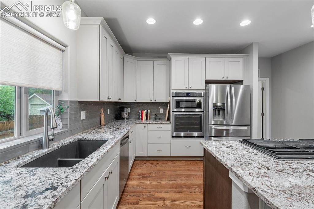 Image 9 of 48: Kitchen
