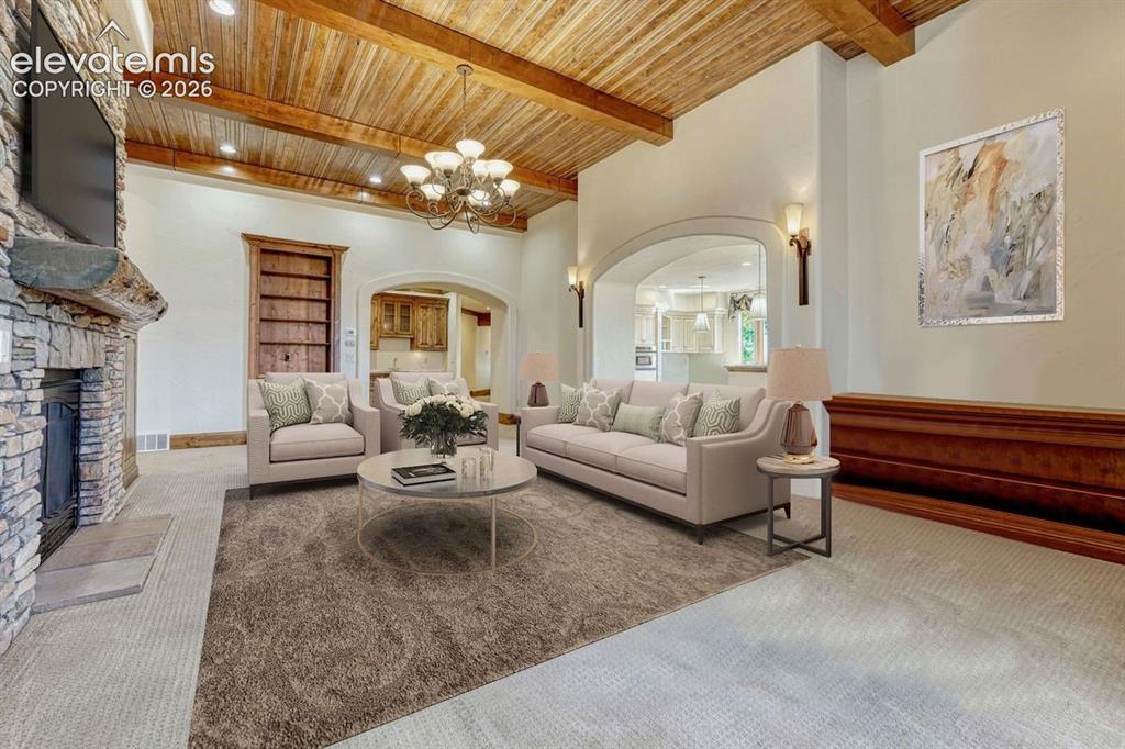 Image 19 of 50: Living Room