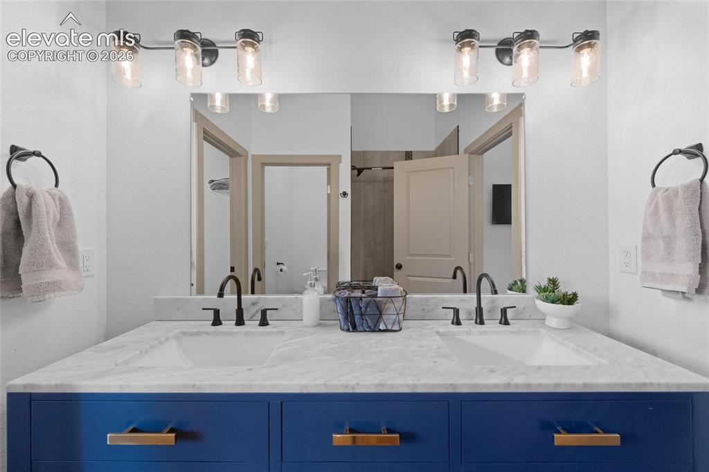 Image 15 of 23: Bathroom