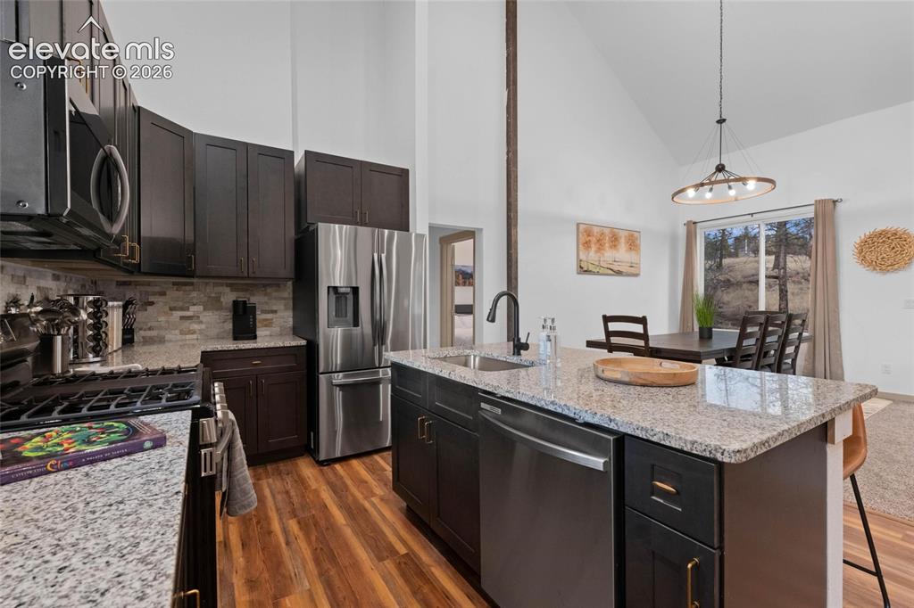 Image 6 of 23: Kitchen