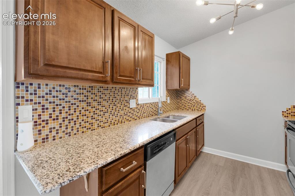 Image 11 of 40: Kitchen