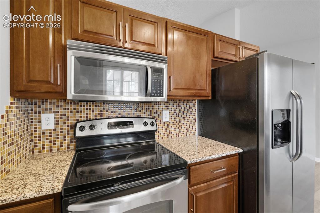 Image 12 of 40: Kitchen