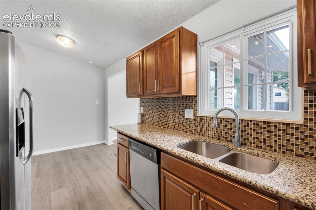 Image 13 of 40: Kitchen