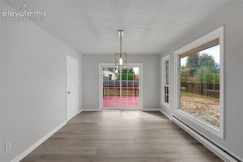 Image 15 of 40: Dining Area