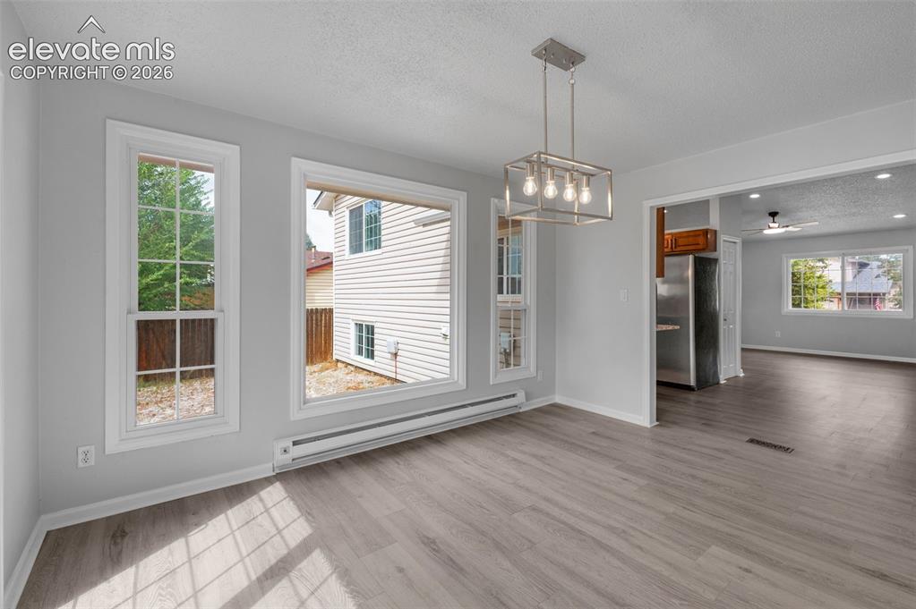 Image 16 of 40: Dining Area