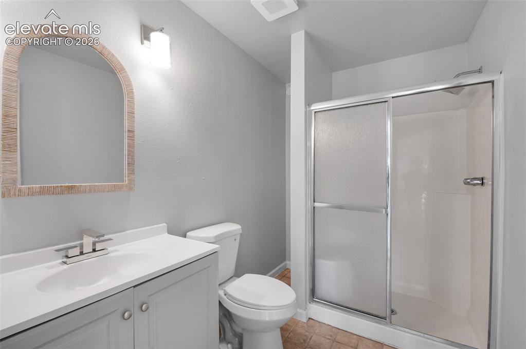 Image 21 of 40: Bathroom