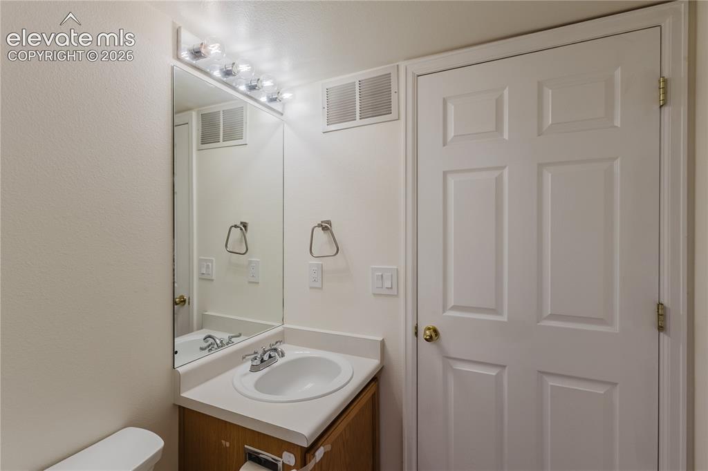 Image 16 of 49: Bathroom