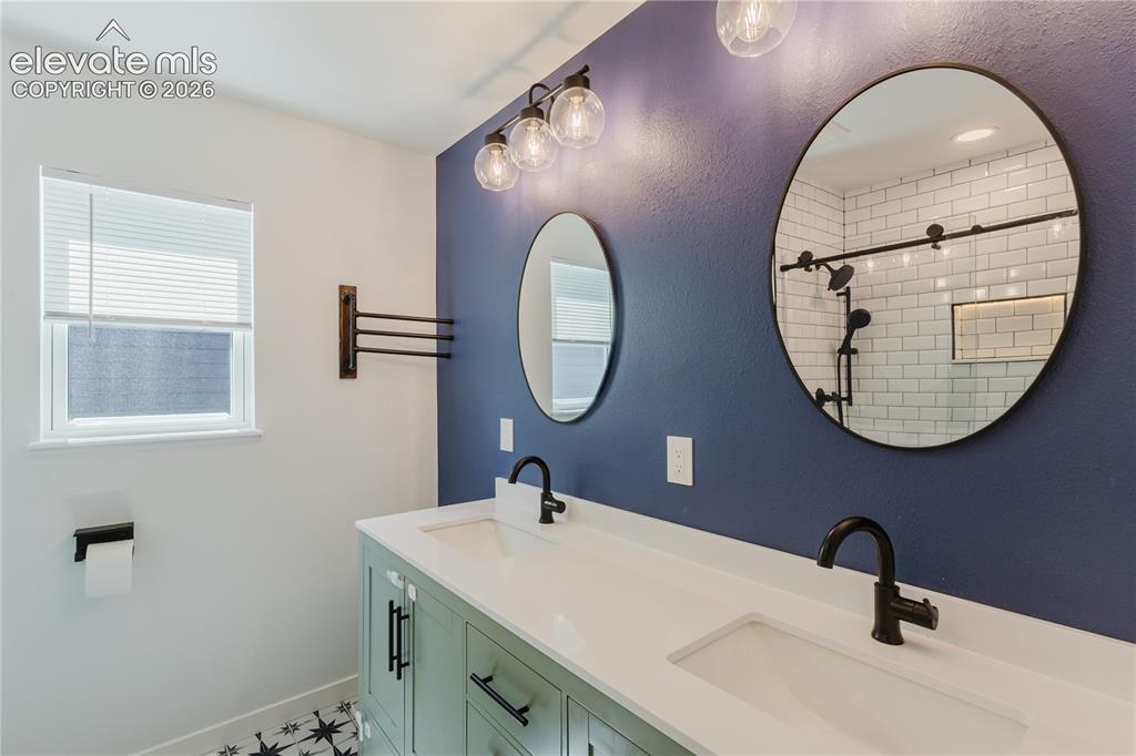 Image 20 of 49: Bathroom