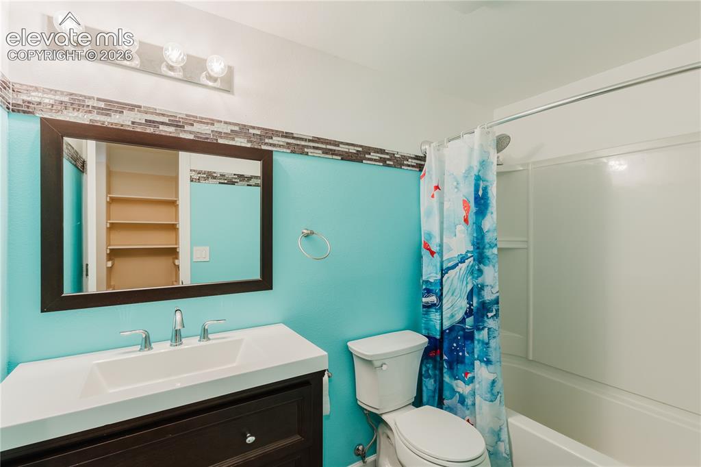 Image 40 of 49: Bathroom