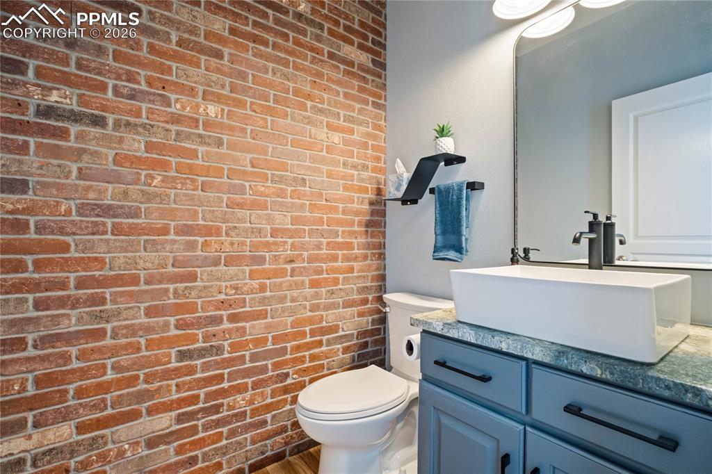 Image 27 of 50: Powder room on main level.