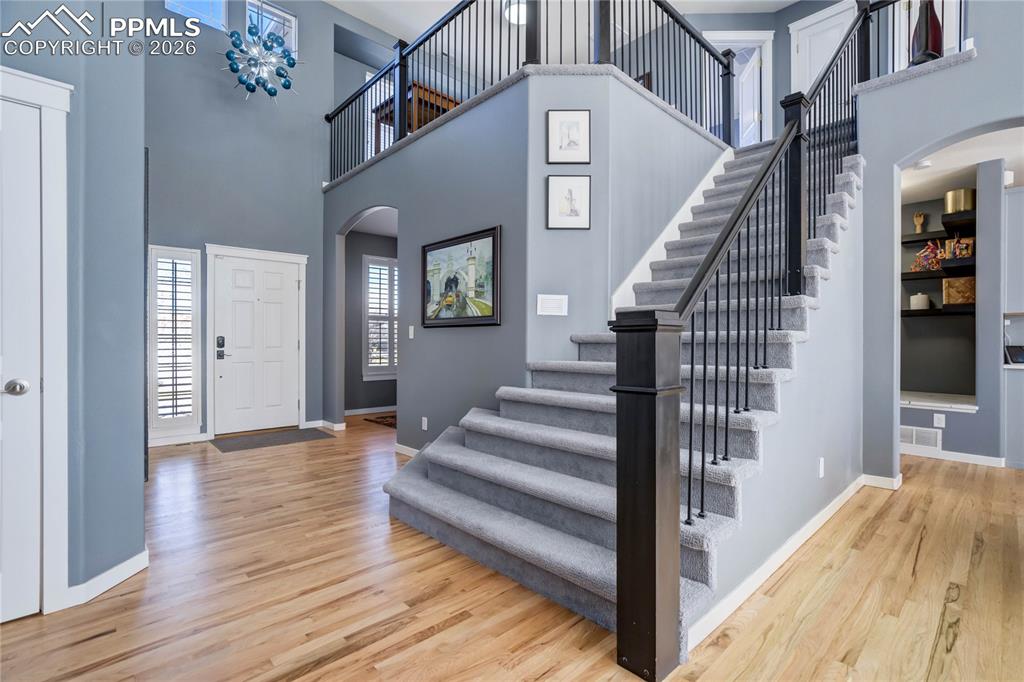 Image 5 of 50: Two-story entry is light and bright.