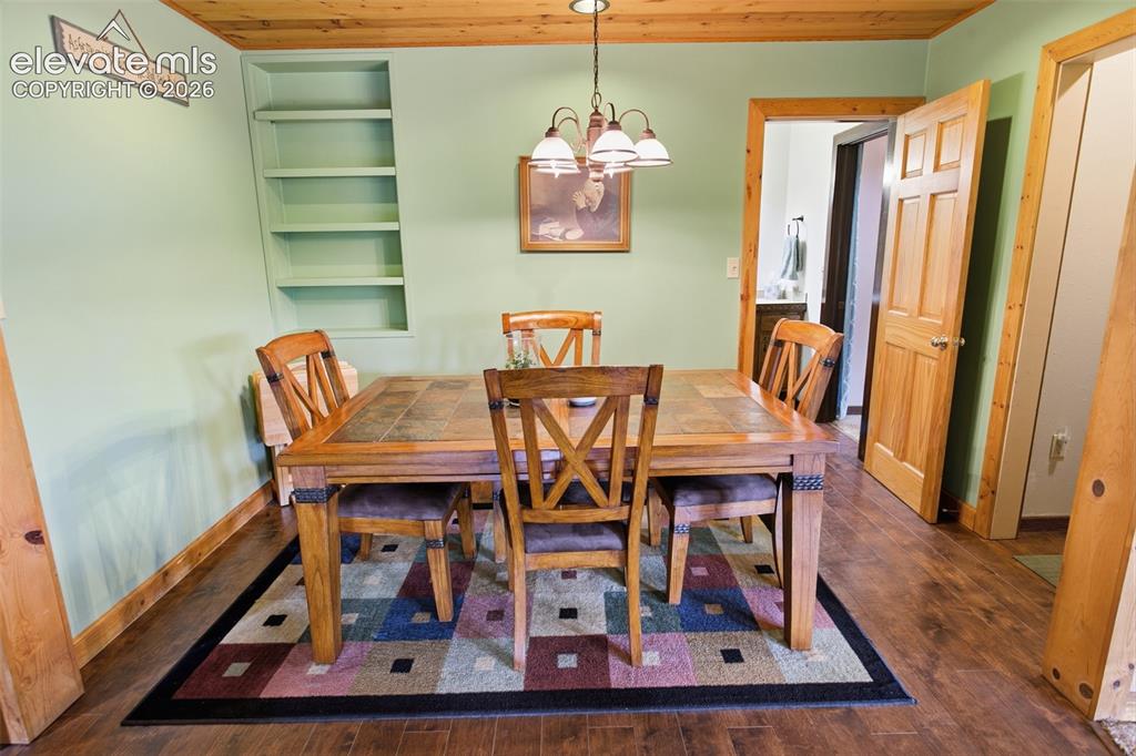 Image 8 of 34: Dining Area