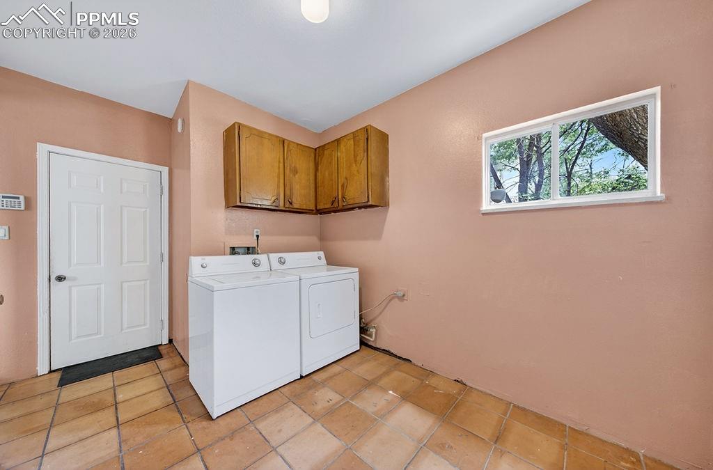 Image 10 of 28: Laundry