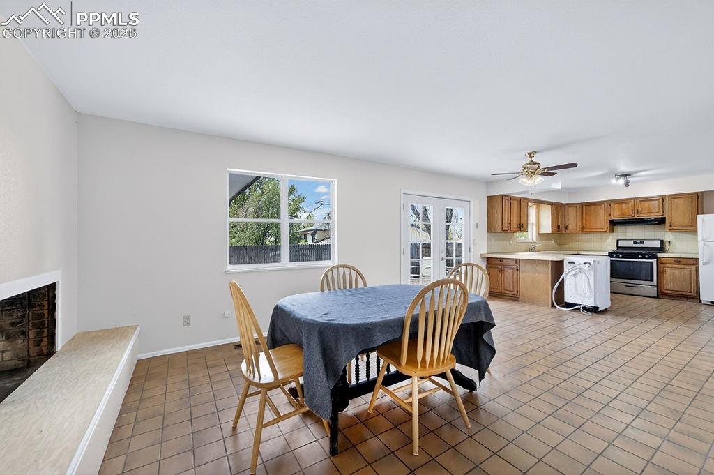 Image 13 of 28: Dining Area