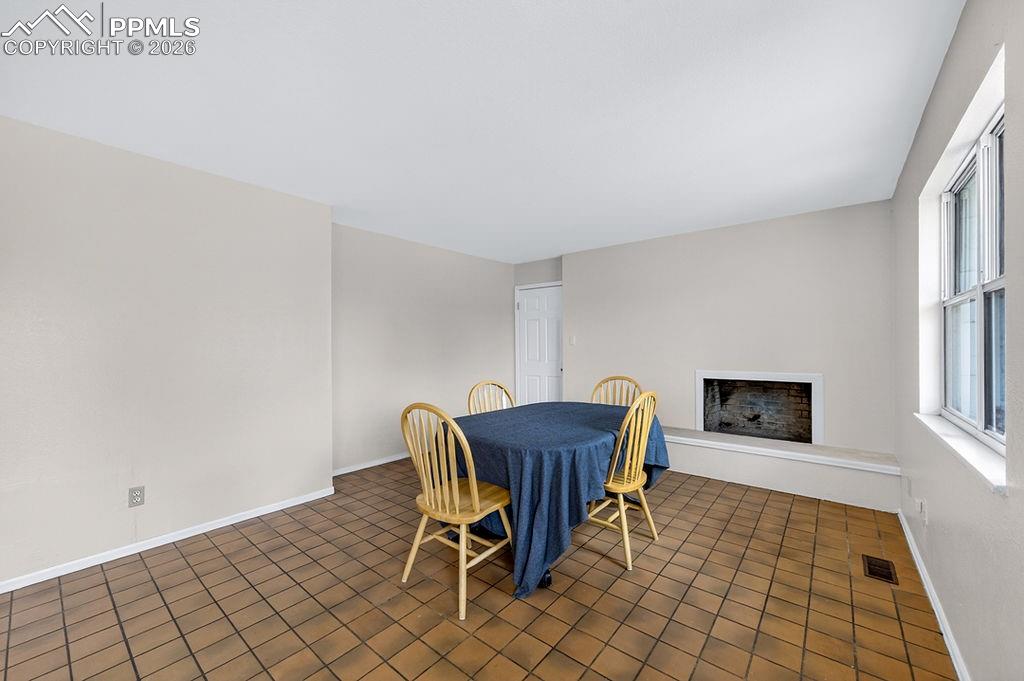 Image 19 of 28: Dining Area