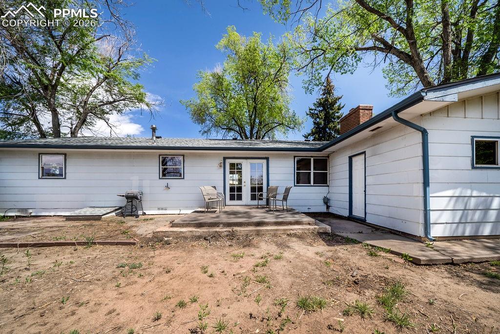 Image 3 of 28: Back of Structure