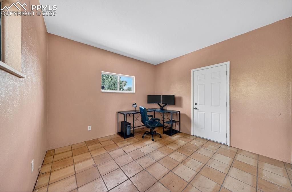 Image 8 of 28: Office