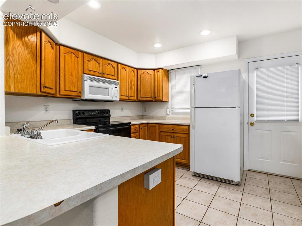 Image 10 of 22: Kitchen