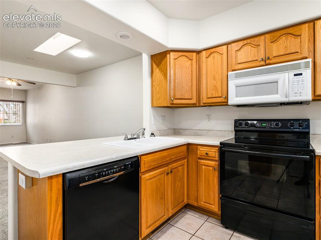 Image 11 of 22: Kitchen
