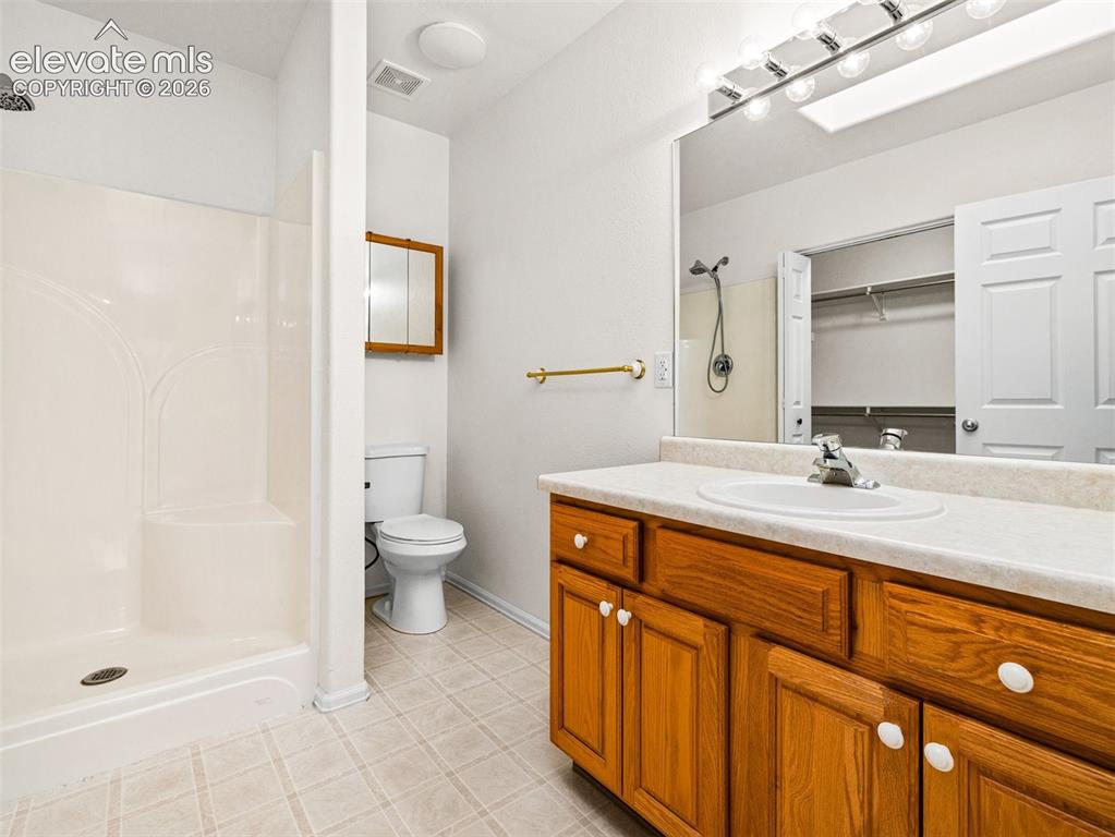 Image 17 of 22: Bathroom