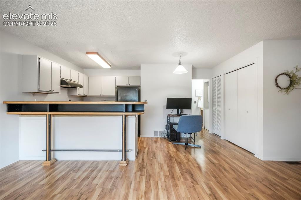 Image 8 of 50: Living Room