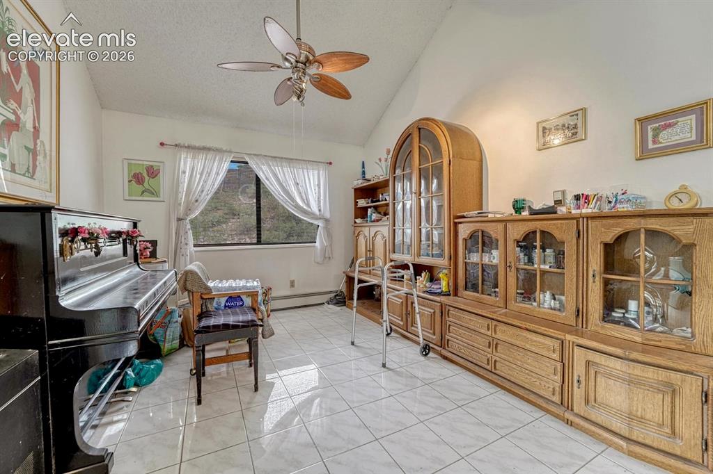Image 10 of 50: Dining Room