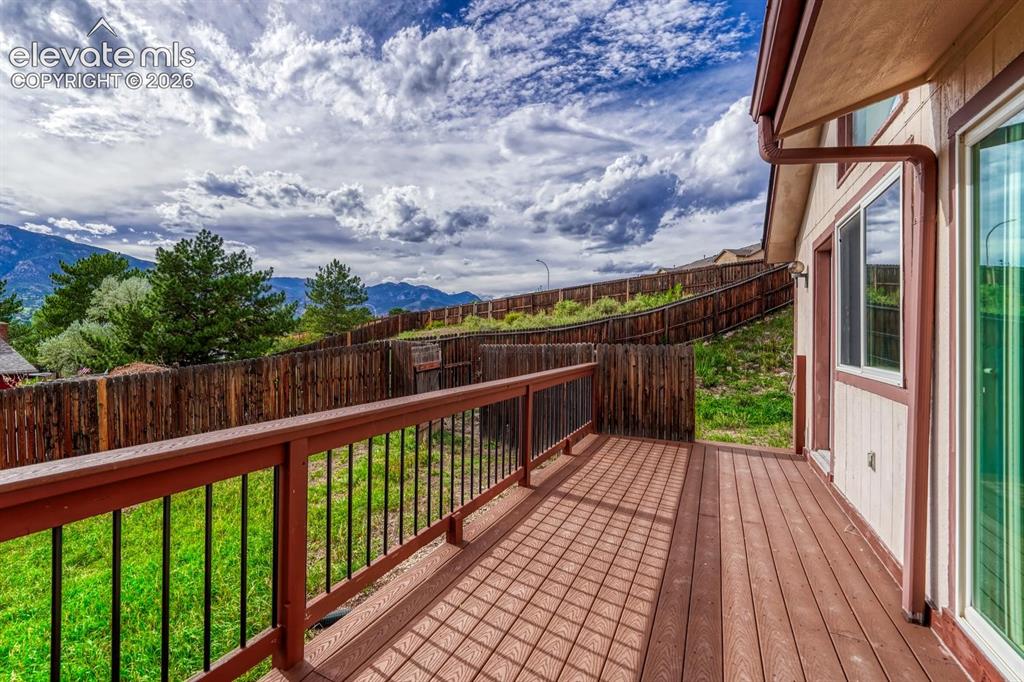 Image 6 of 50: Deck