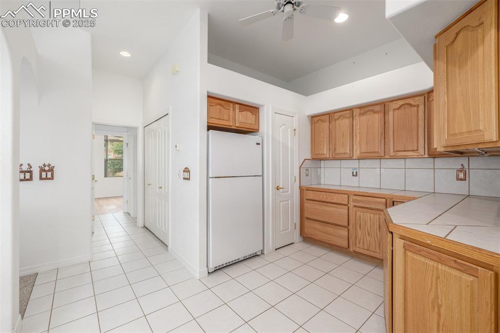 Image 17 of 32: Kitchen