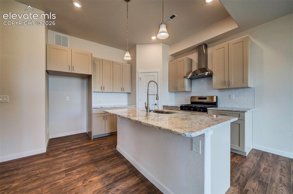 Image 11 of 40: Kitchen