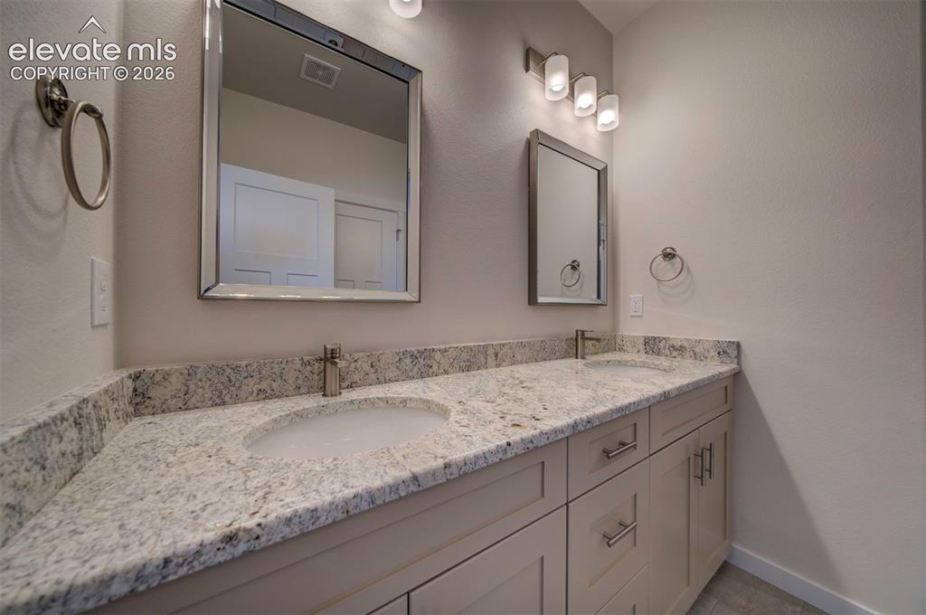 Image 35 of 40: Bathroom